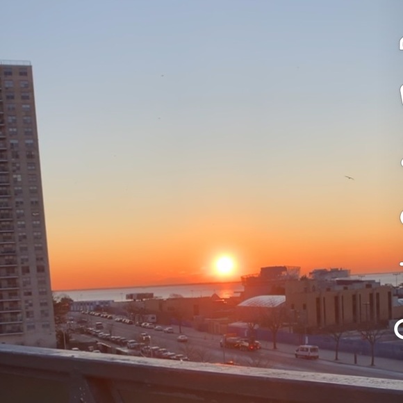 Meet your Posher, Julia - Picture 1 of 1